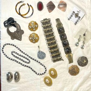 Selection of Vintage and Costume jewellery